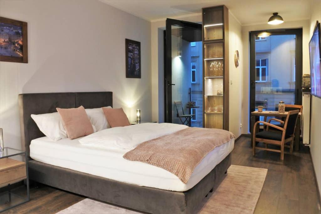 קרקוב Boutique 109 - Old City, Luxury Apt. With A Garage מראה חיצוני תמונה