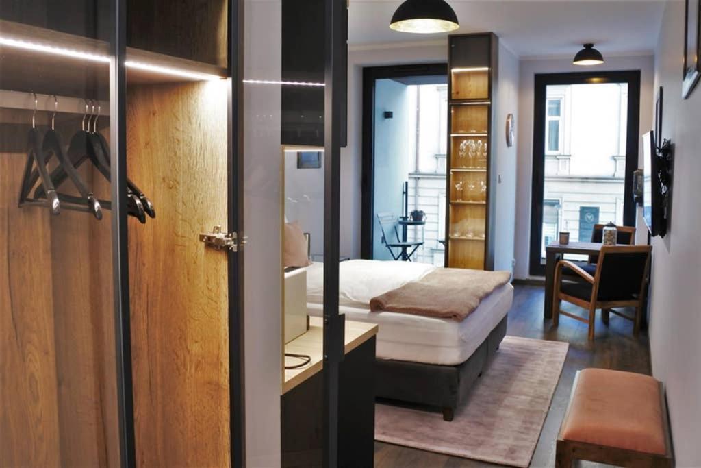 קרקוב Boutique 109 - Old City, Luxury Apt. With A Garage מראה חיצוני תמונה