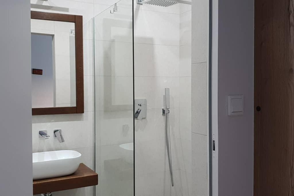 קרקוב Boutique 109 - Old City, Luxury Apt. With A Garage מראה חיצוני תמונה
